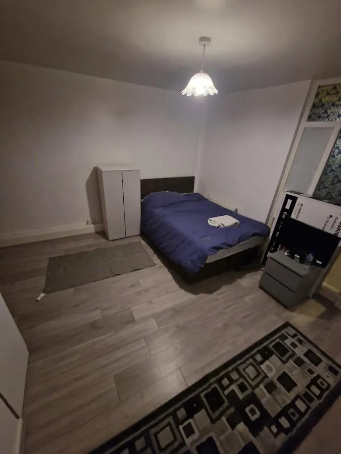 Large Room Londýn 0*,  Velká Británie